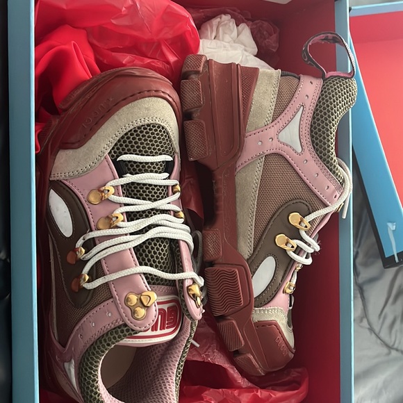 Gucci gym shoes size 36. Slightly worn - Picture 2 of 4